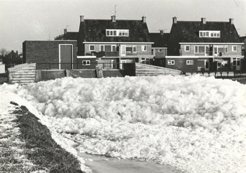 Schuimend water in Katwijk