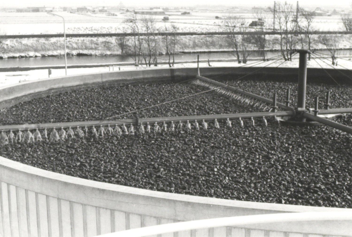 Oxidatiebed van afvalwaterzuiveringsinstallatie Noordwijkerhout, G. Zwarts, circa 1968.