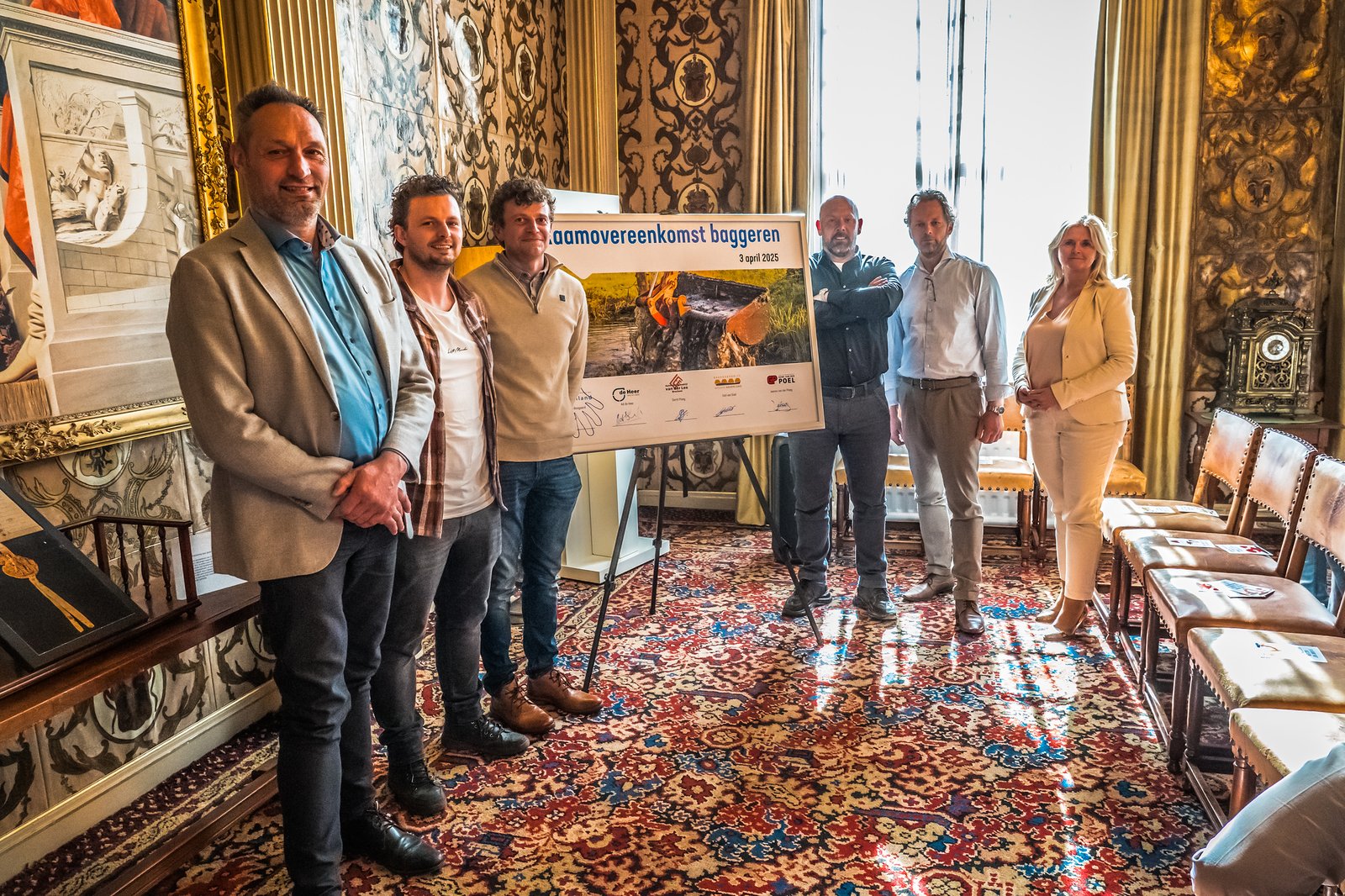 Foto bij ondertekend bord