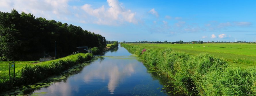 watergang in polder