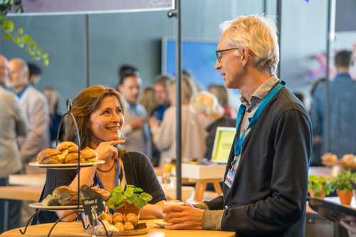 Deelnemers tijdens de lunch
