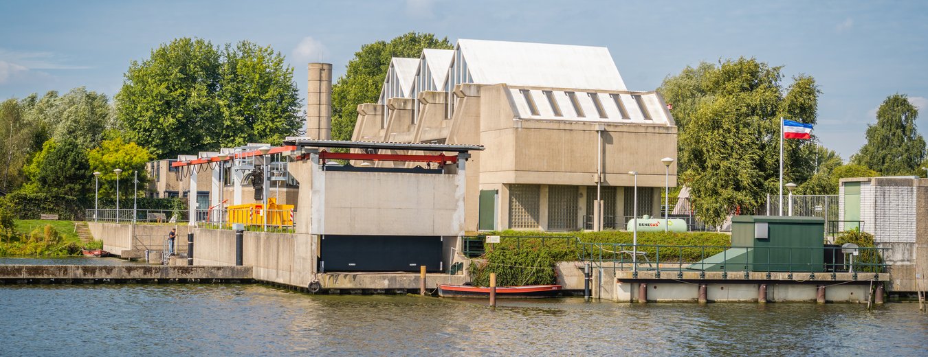 Boezemgemaal halfweg