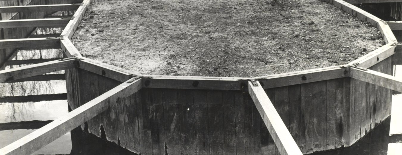 Het slibdroogbed van de Pasveer-installatie in Stompwijk. Foto M. Dommisse, 1977