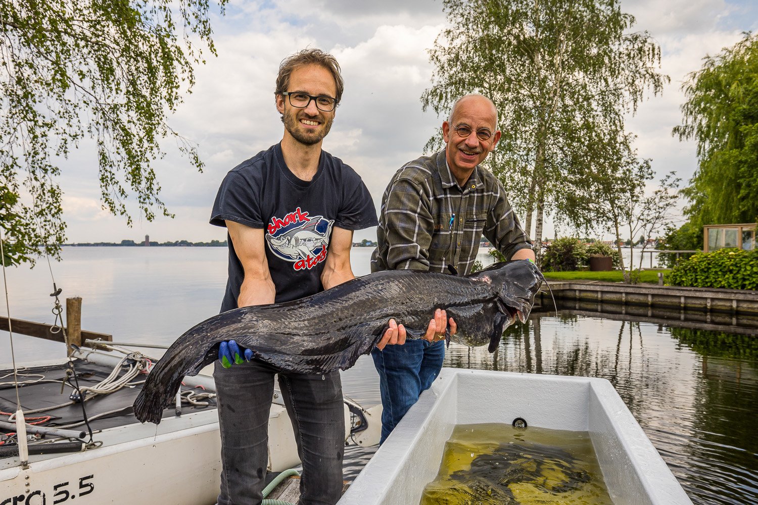 Waldo en Theo met meerval