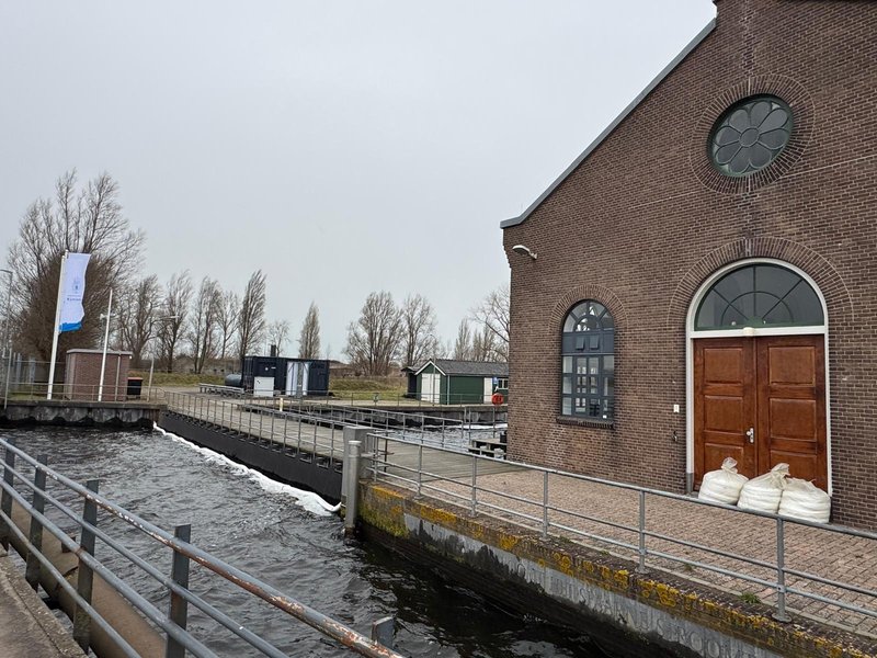 Olieboom gemaal spaarndam