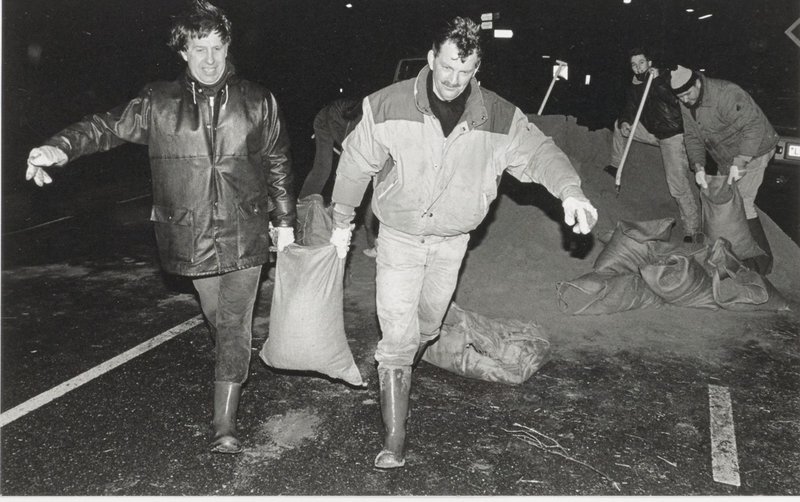 zandzakken plaatsen westeinderplassen